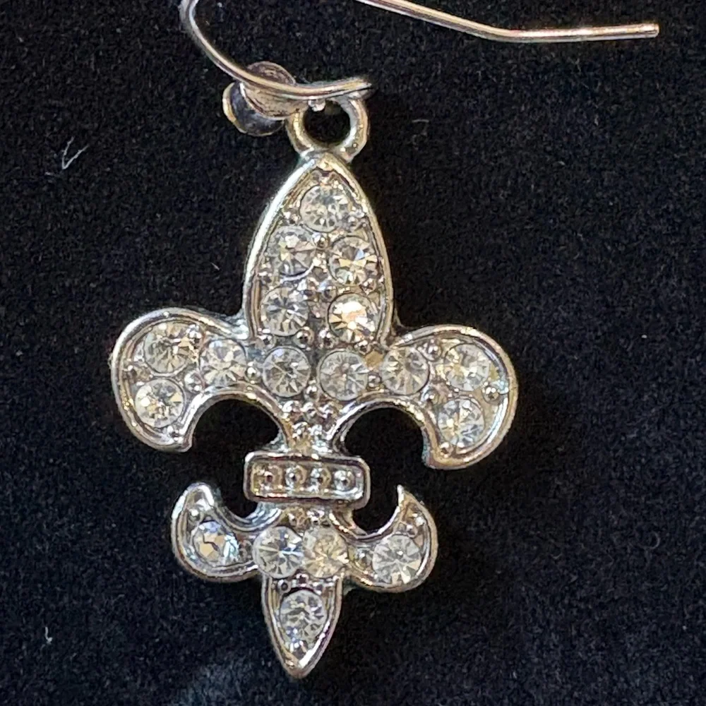 Elegant Silver Tone and Rhinestone Fleur-de-Lis Drop Earrings - Picture 3 of 3